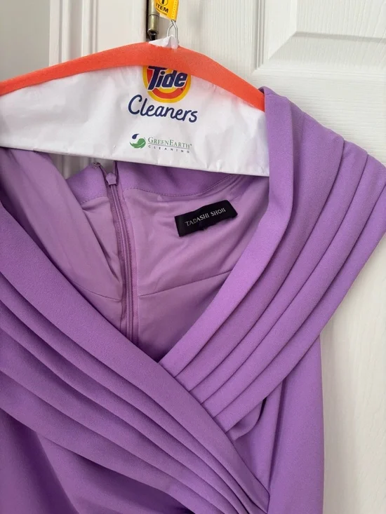 Tadashi crepe dress
Lavender
Worn once
Large - Picture 7 of 10